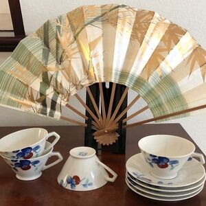 Noritake 1389 Fruit Coffee/Tea Cups and Saucers - Set of 4